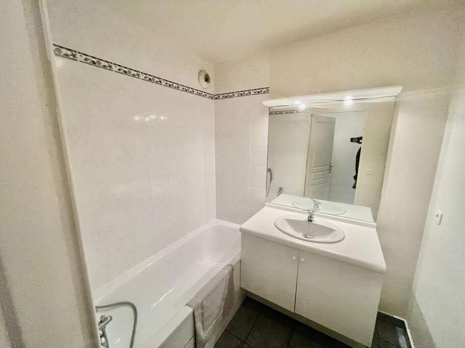 Le Sept Avec Parking, Transfert Apartment Vaires-sur-Marne Bagian luar foto